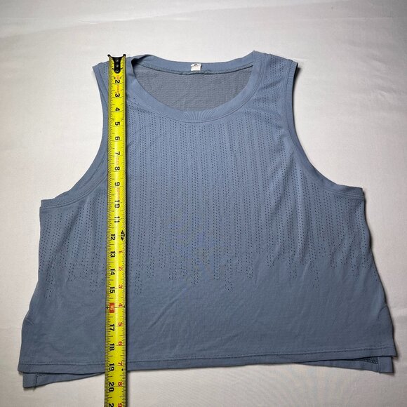 Lululemon Chambray Train to Be Tank perforated dots Flowy Muscle logo Womens 8 - Picture 9 of 10